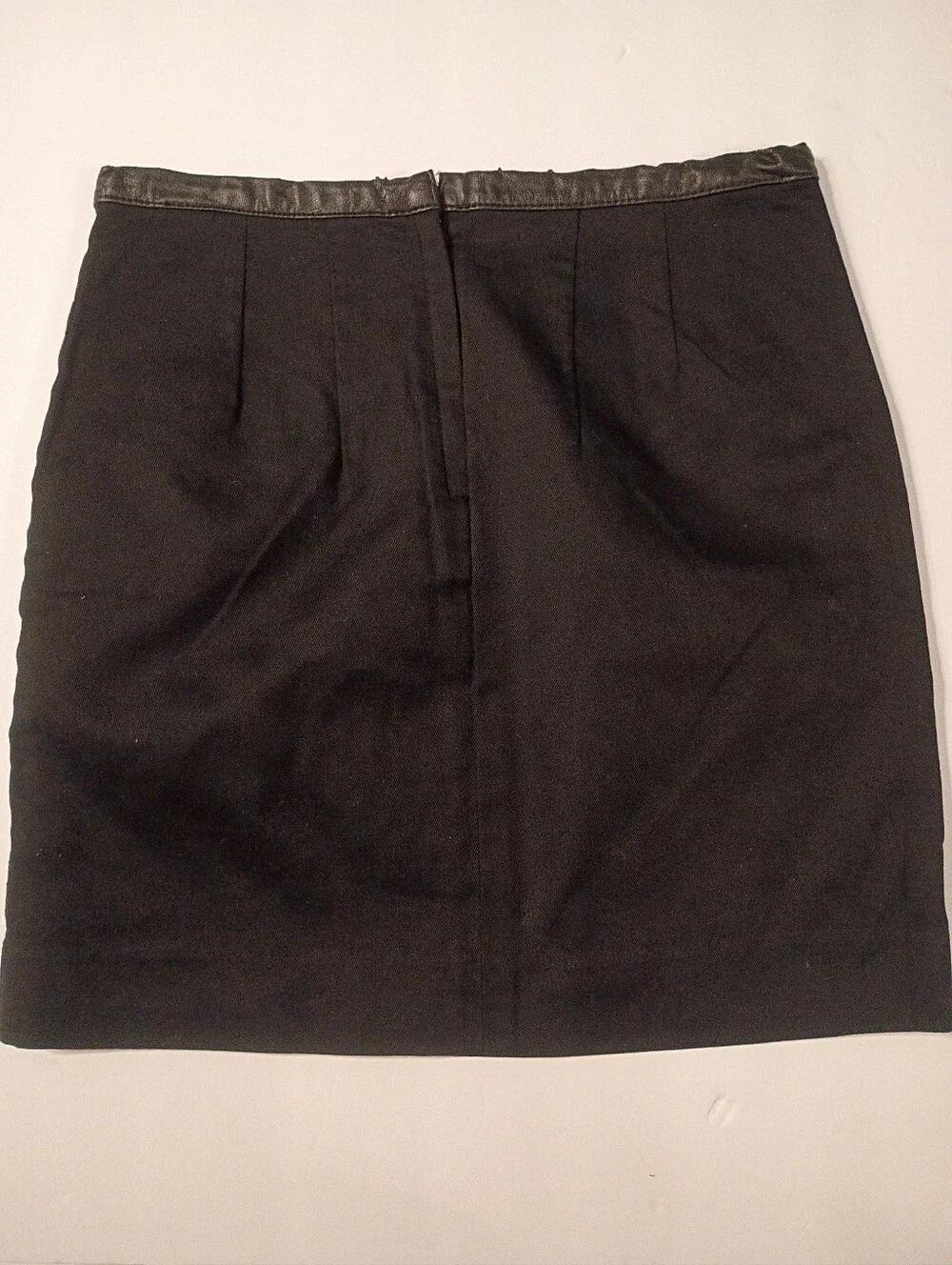 H&M Size 4 Black Mini Skirt Zipper & Button Close Faux Leather Accent
